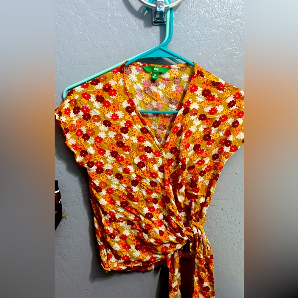 Super cute size xs shirt. New.